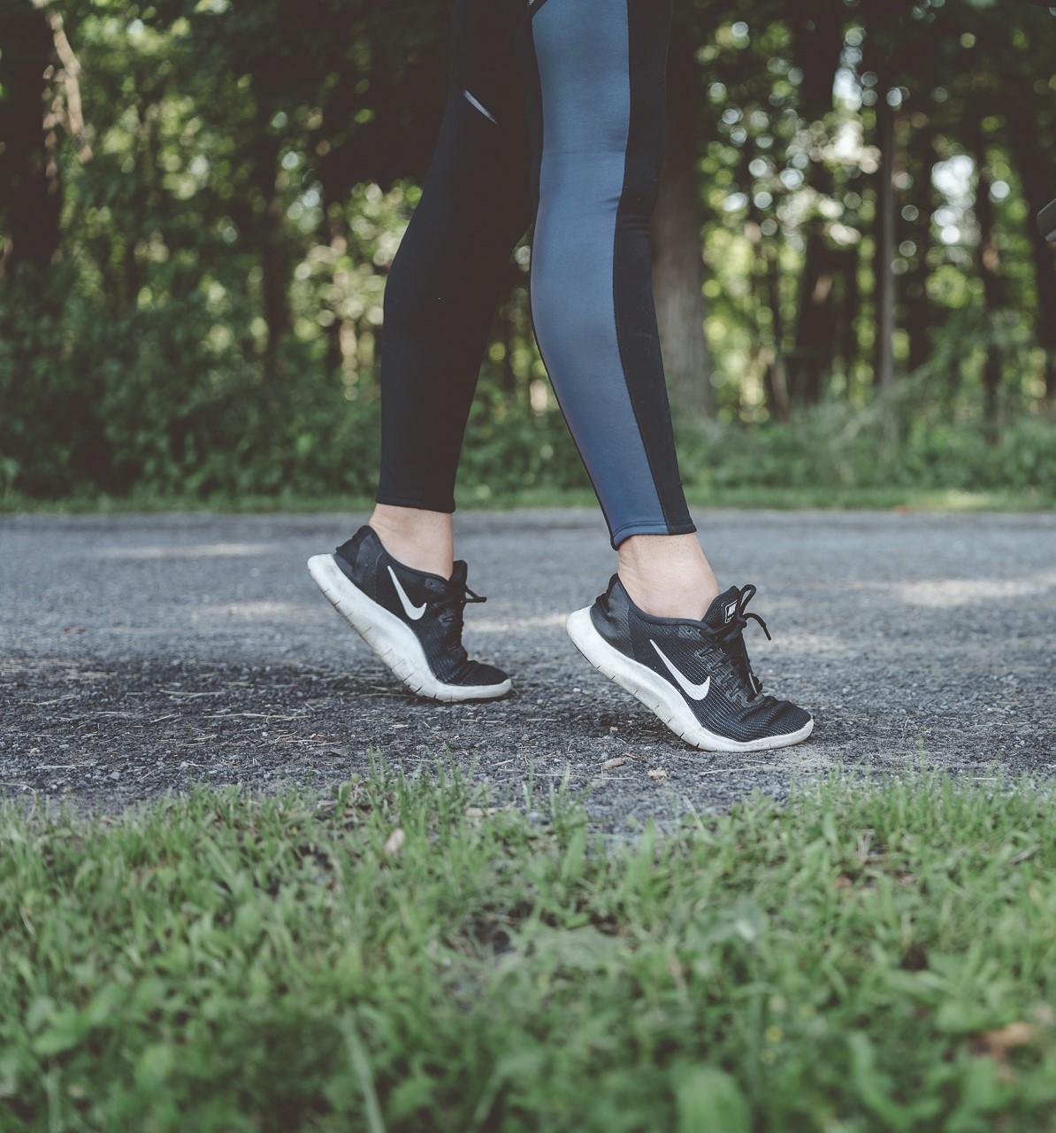 Comment préserver l’équilibre et éviter les chutes grâce à des exercices doux